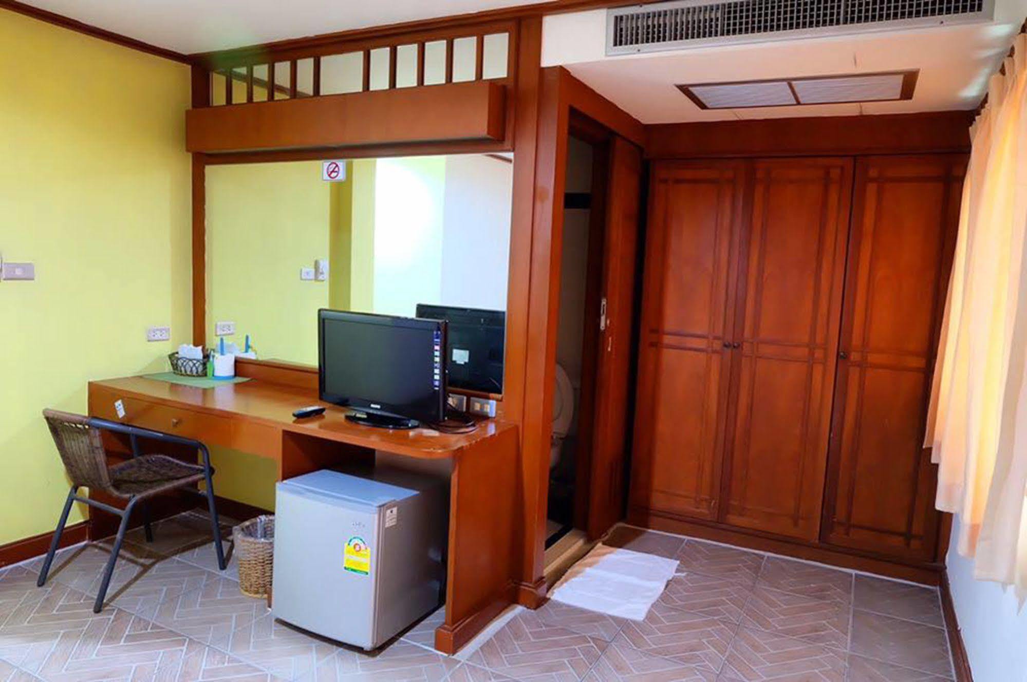 Kaneng Guesthouse HHQ Extérieur photo