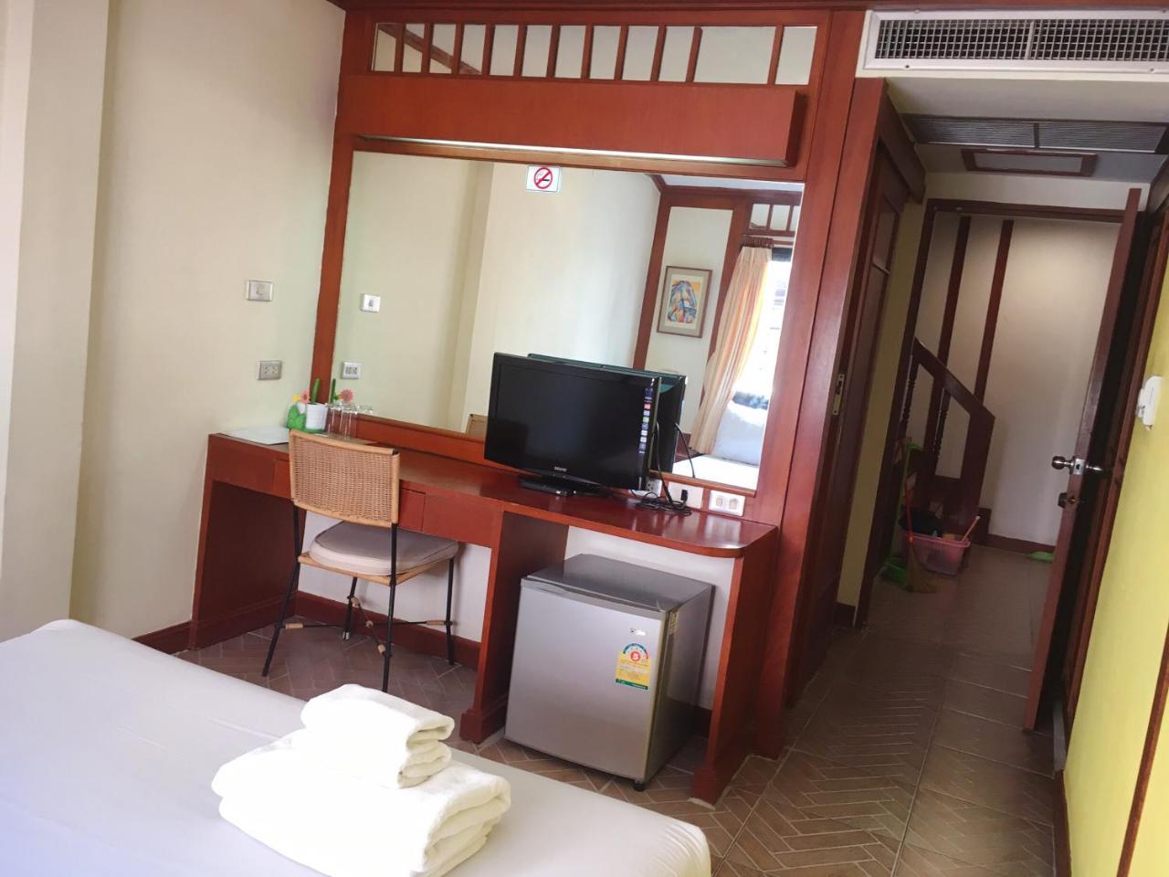 Kaneng Guesthouse HHQ Extérieur photo
